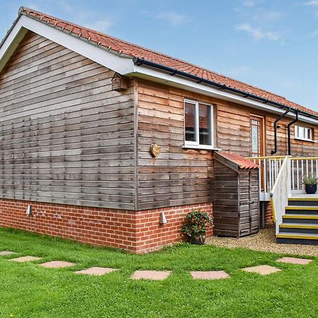 Cedar Lodge Old Buckenham Exterior photo