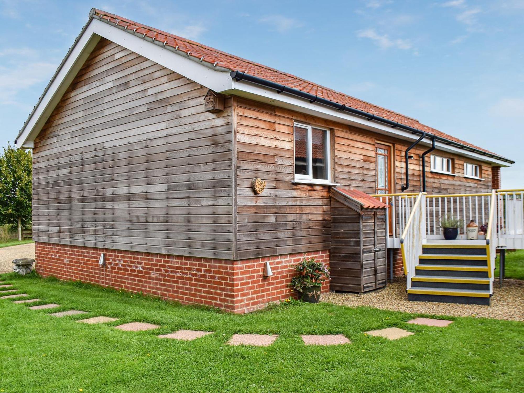 Cedar Lodge Old Buckenham Exterior photo
