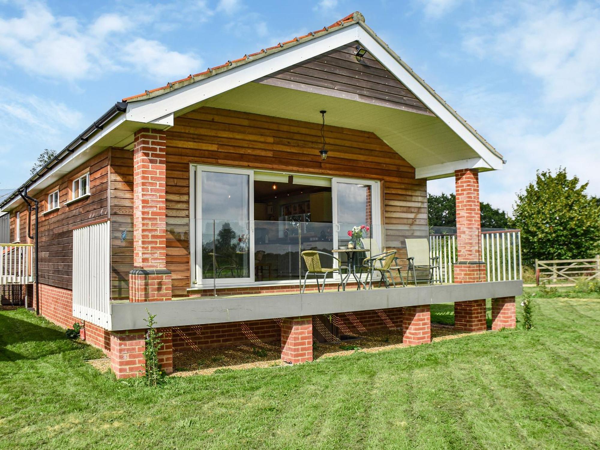 Cedar Lodge Old Buckenham Exterior photo
